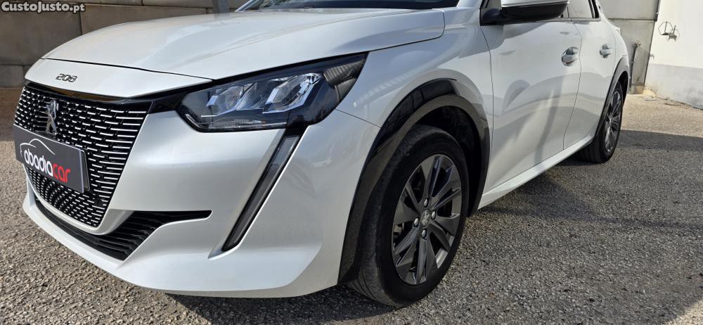 Peugeot e-208 50 kWh Allure Pack N — fotografia 18