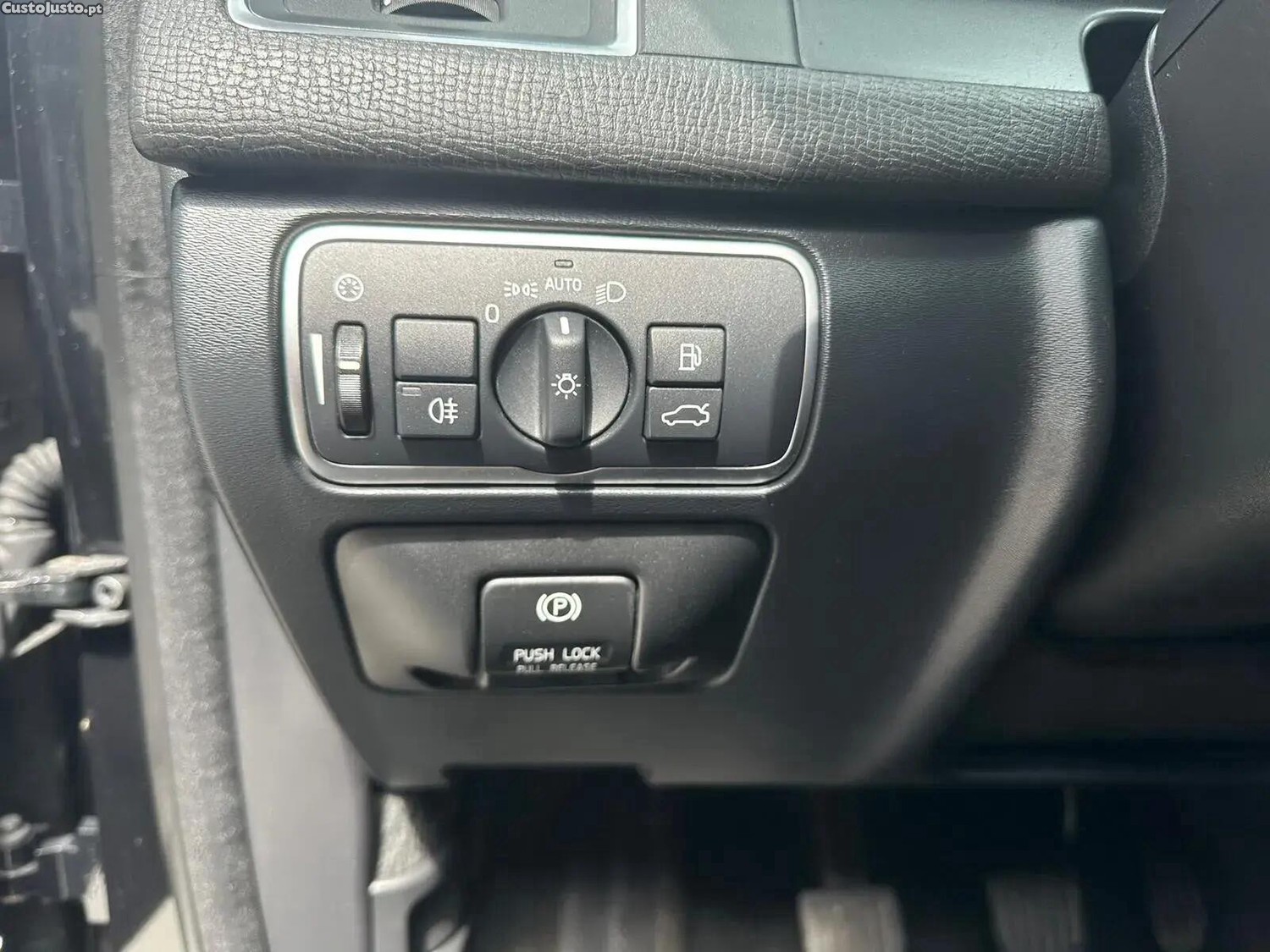 Volvo XC 60 2.0 D4 Momentum — fotografia 16