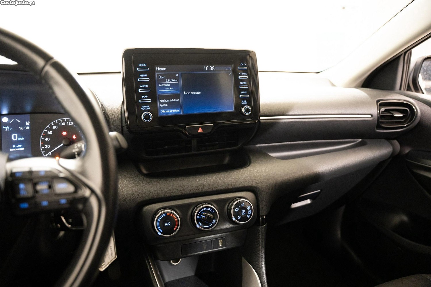 Toyota Yaris 1.5 VVT-i Comfort — fotografia 9
