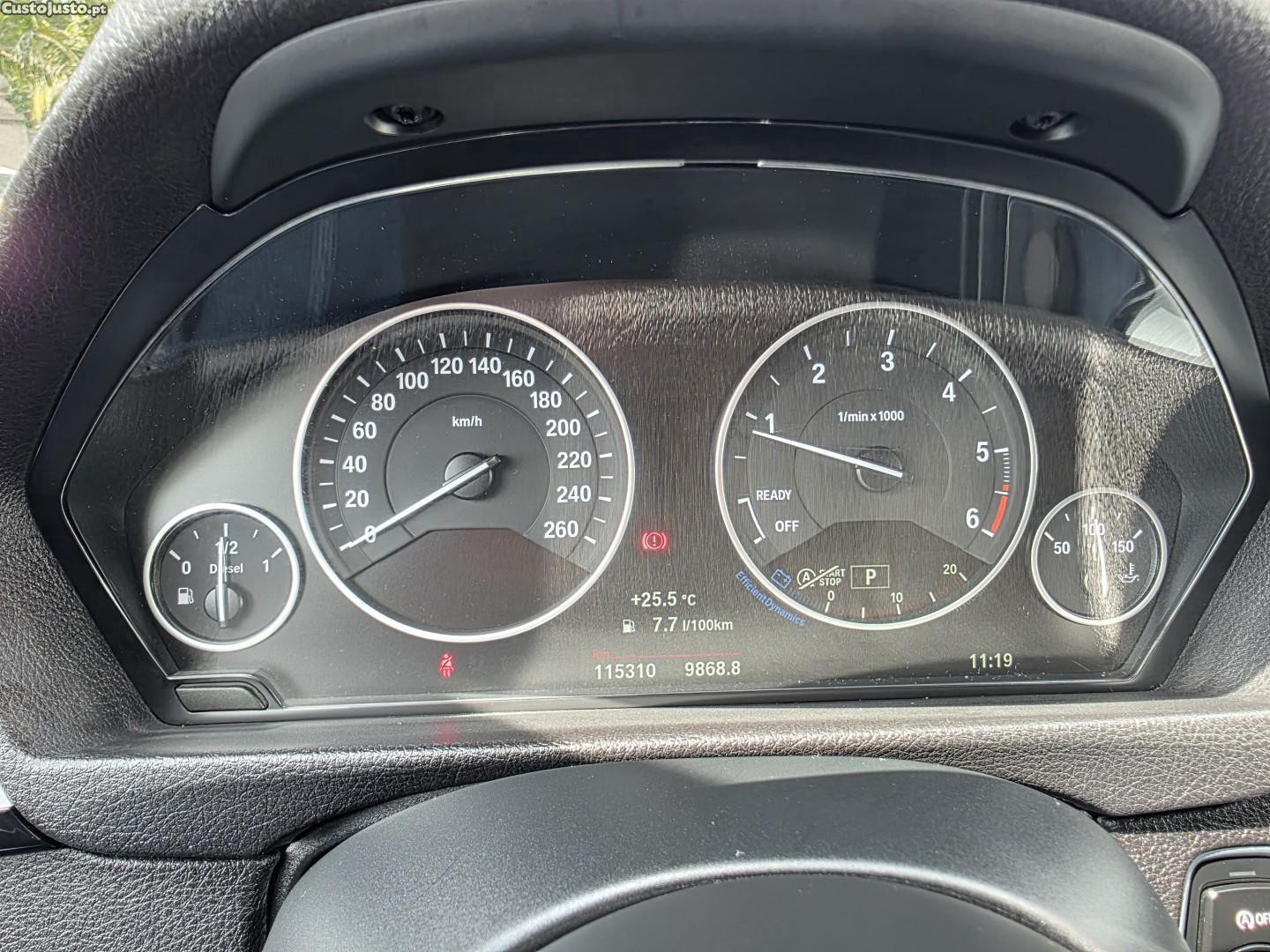 BMW 318 d Line Luxury Auto — fotografia 32