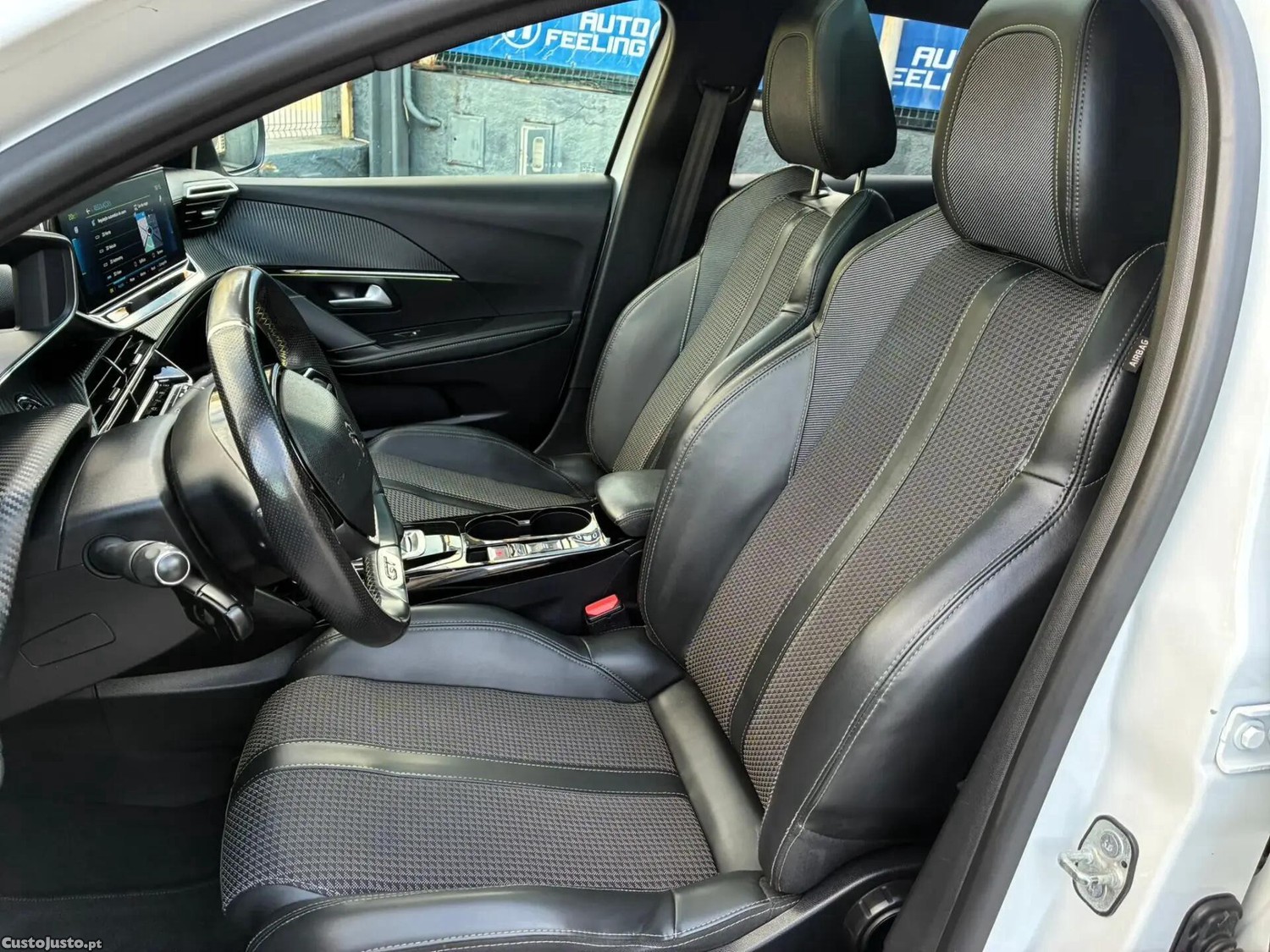 Peugeot e-208 50 kWh GT Line — fotografia 8