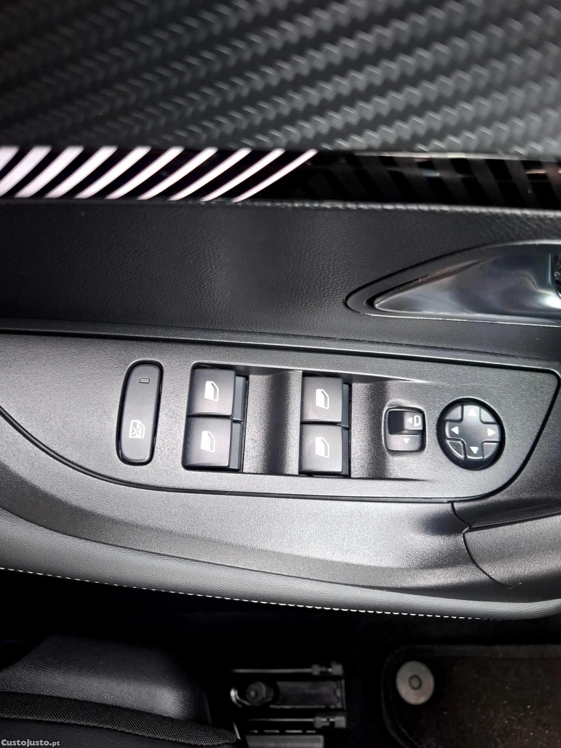 Peugeot 2008 1.2 Hybrid Allure e-DCS6 — fotografia 8