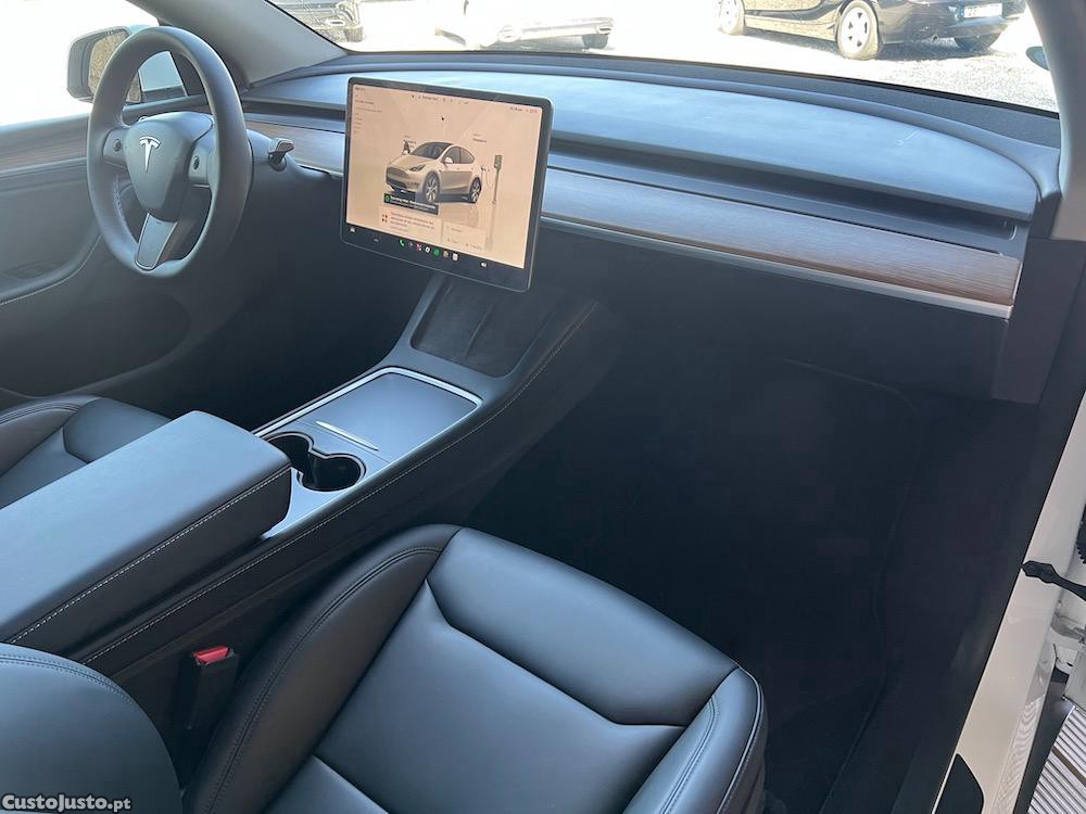 Tesla Model Y RWD 2023 — fotografia 3