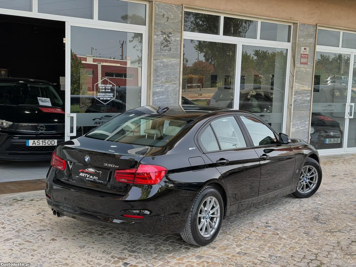 BMW 330 e iPerformance Advantage — fotografia 24