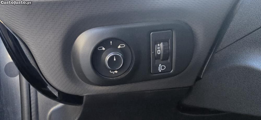 Citroën C4 1.5 BlueHDi Shine Pa — fotografia 11
