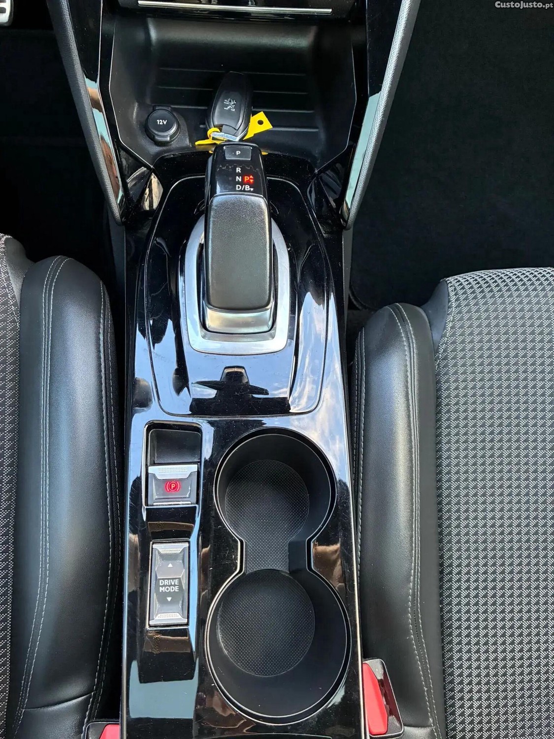 Peugeot e-208 50 kWh GT Line — fotografia 9