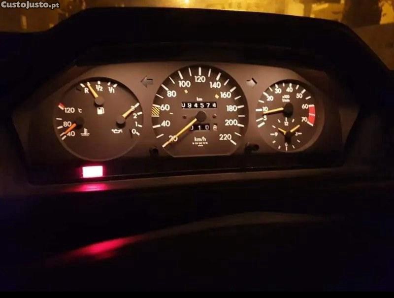 Mercedes-Benz 200 E — fotografia 2