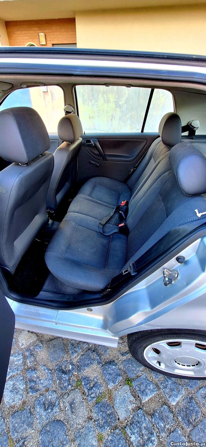 Volkswagen Polo 1.0 com teto panorâmico automático — fotografia 2