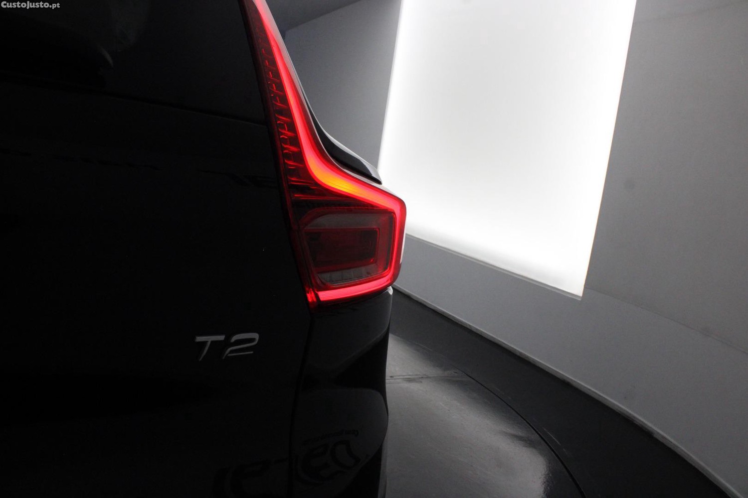 Volvo XC 40 1.5 T2 MOMENTUM CORE — fotografia 2