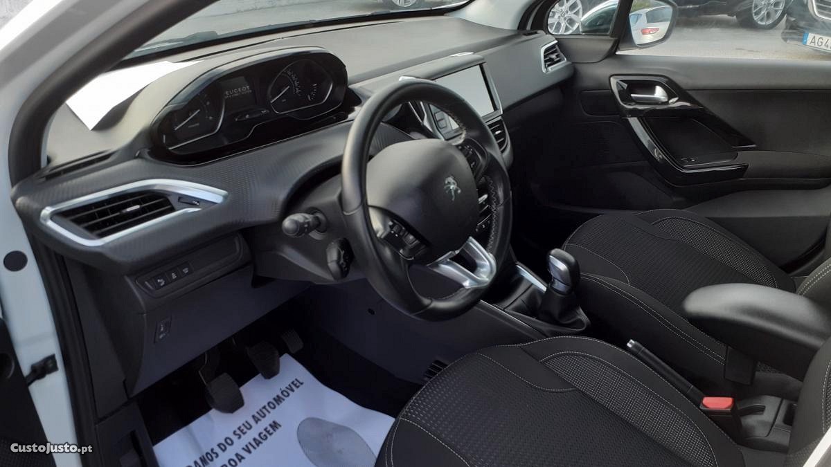 Peugeot 208 1.6 hdi 100cv allure gps — fotografia 2