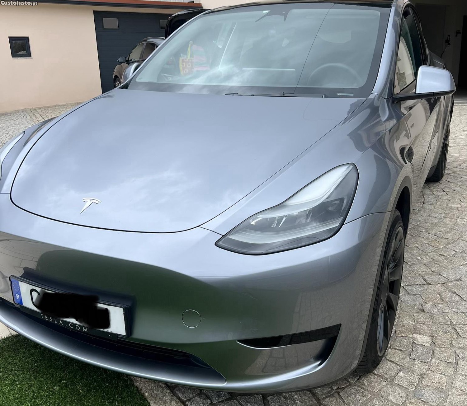 Tesla Model Y Long Range 2024 — fotografia 11