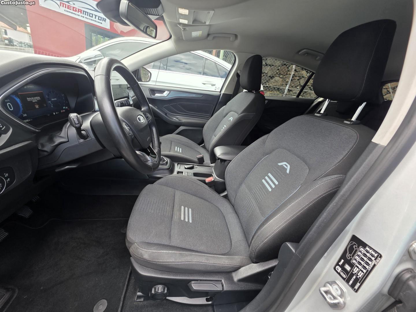 Ford Focus 1.0 EcoBoost MHEV Active X — fotografia 25