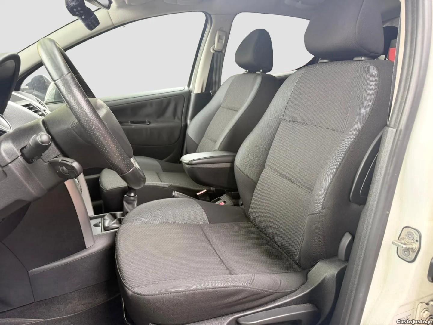 Peugeot 207 1.4 HDi Sport — fotografia 6