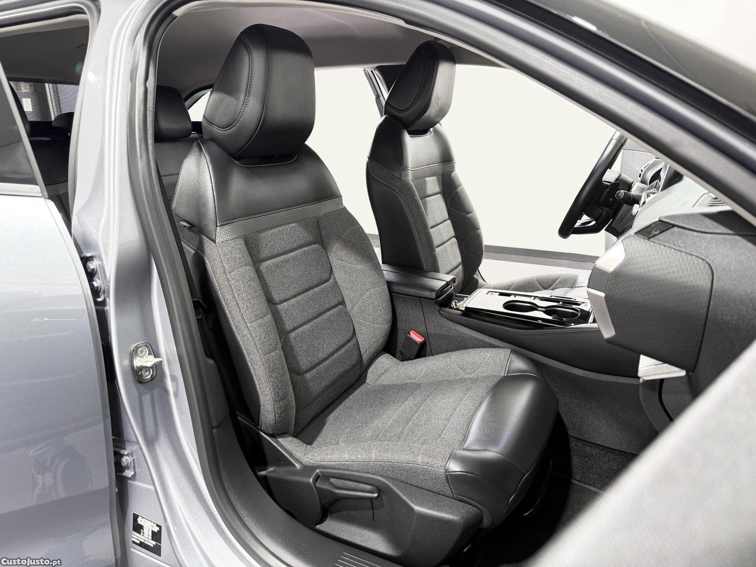 Citroën C5 X 1.6 HIBRIDO SHINE E-EAT8 224 CV - NACIONAL — fotografia 9