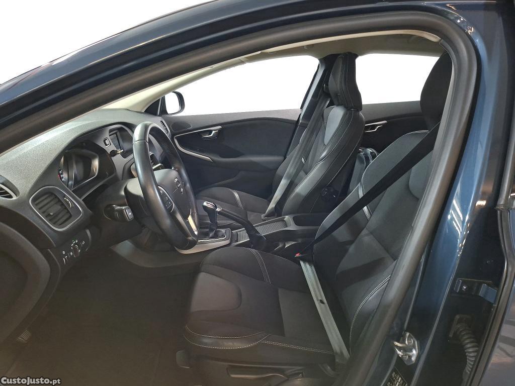 Volvo V40 2.0 D3 MOMENTUM — fotografia 3