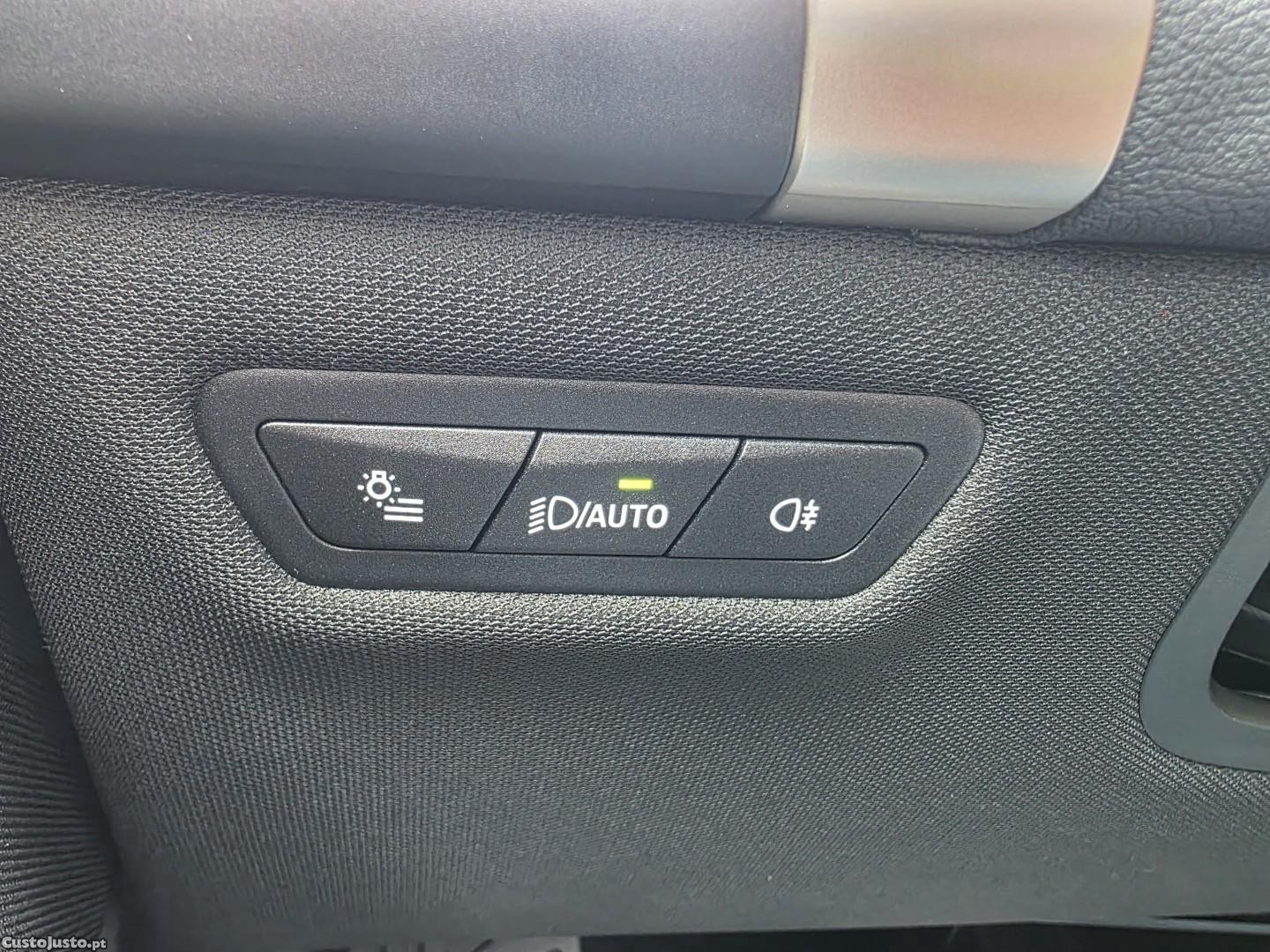 BMW iX xDrive 40 — fotografia 10