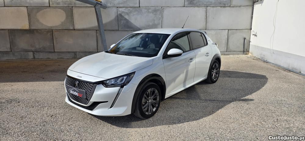 Peugeot e-208 50 kWh Allure Pack N — fotografia 17