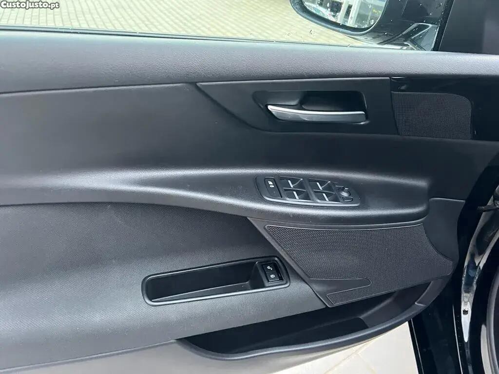 Jaguar XE 2.0 D Prestige — fotografia 12