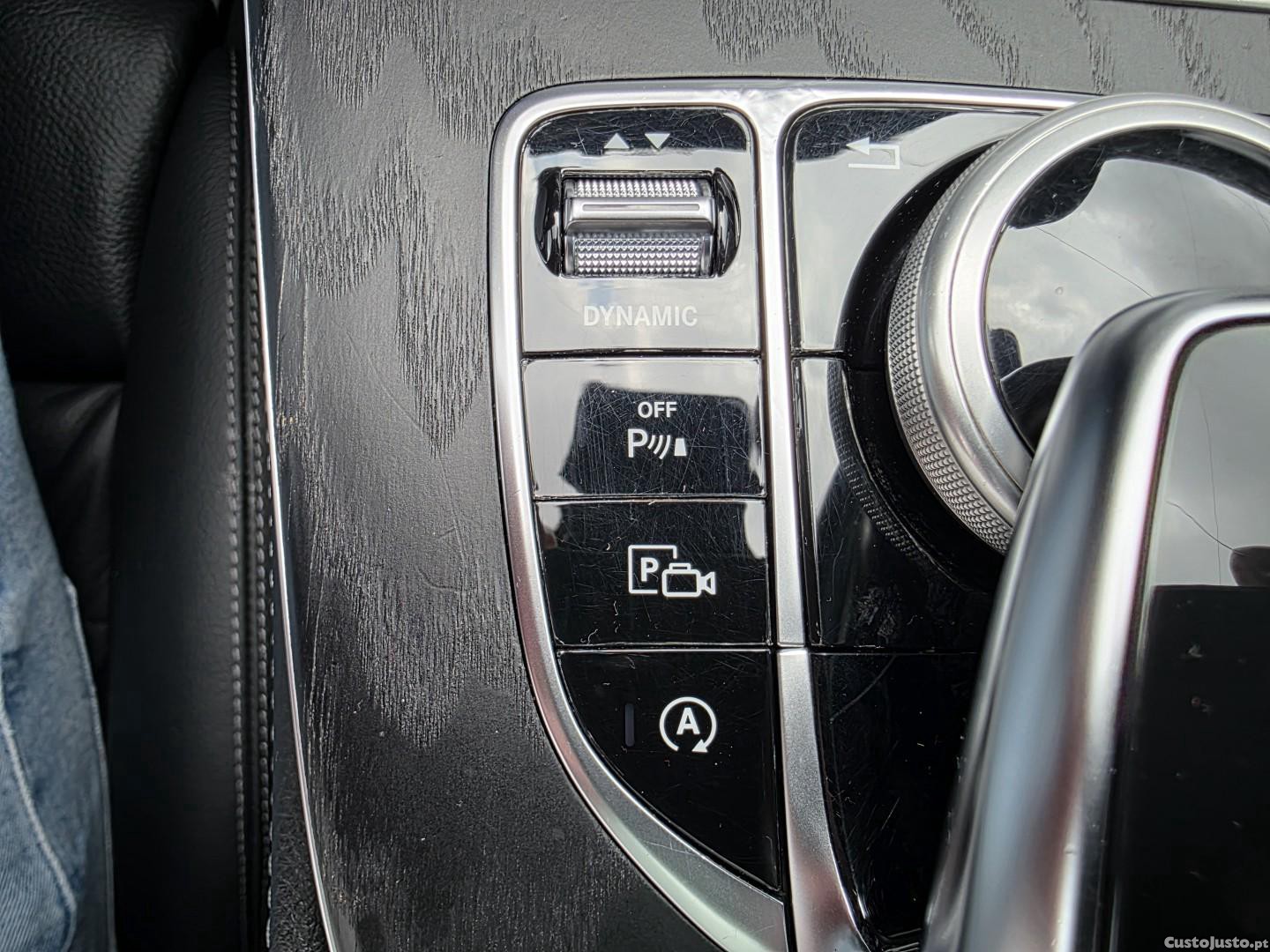 Mercedes-Benz E 220 d AMG Line Aut. — fotografia 26