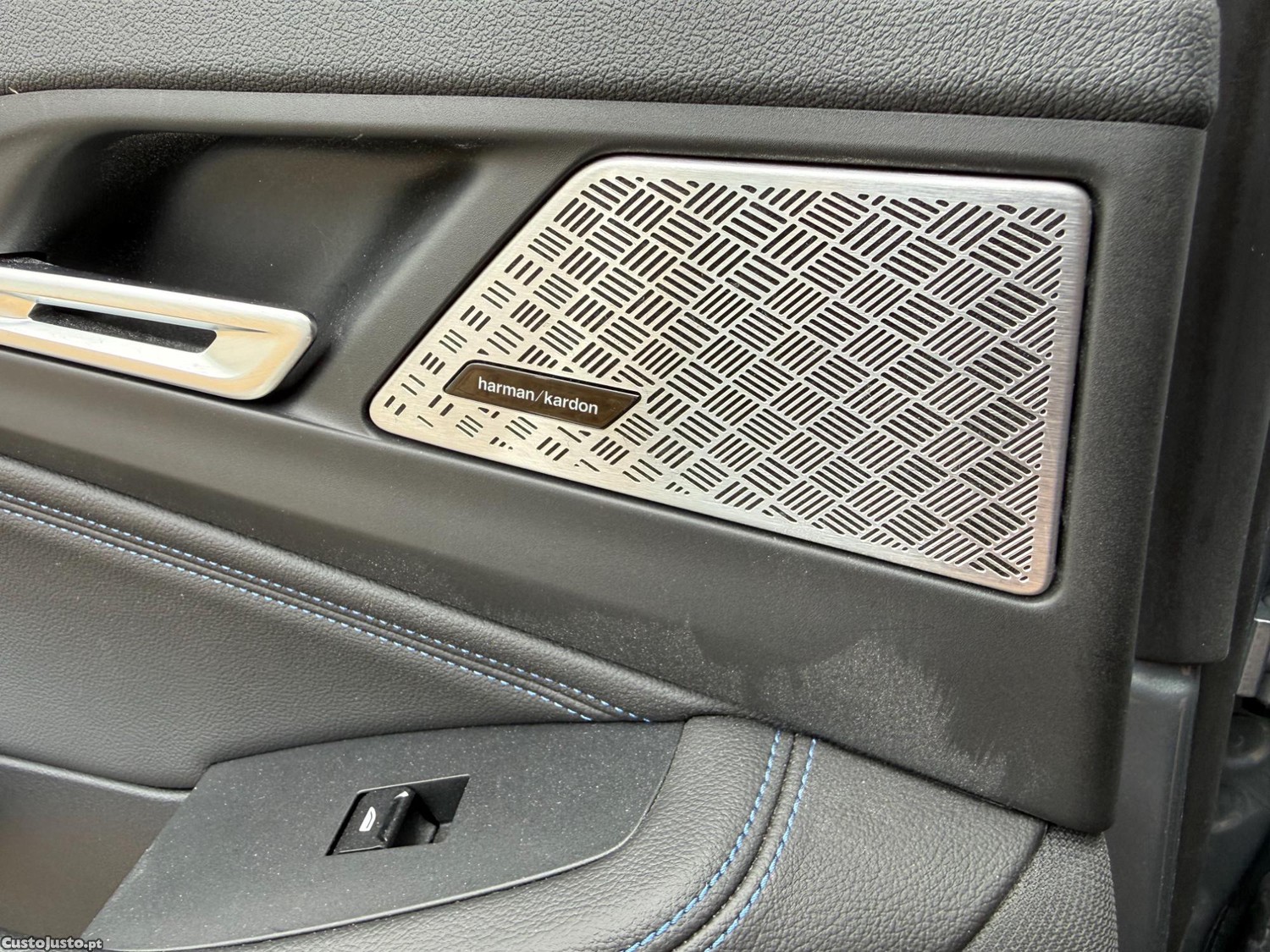 BMW 218 Active Tourer d Pack Desportivo M Auto — fotografia 3