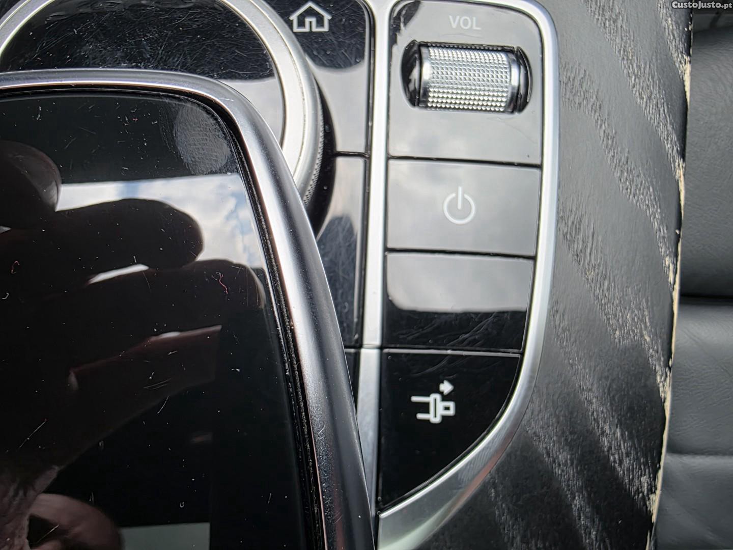 Mercedes-Benz E 220 d AMG Line Aut. — fotografia 25