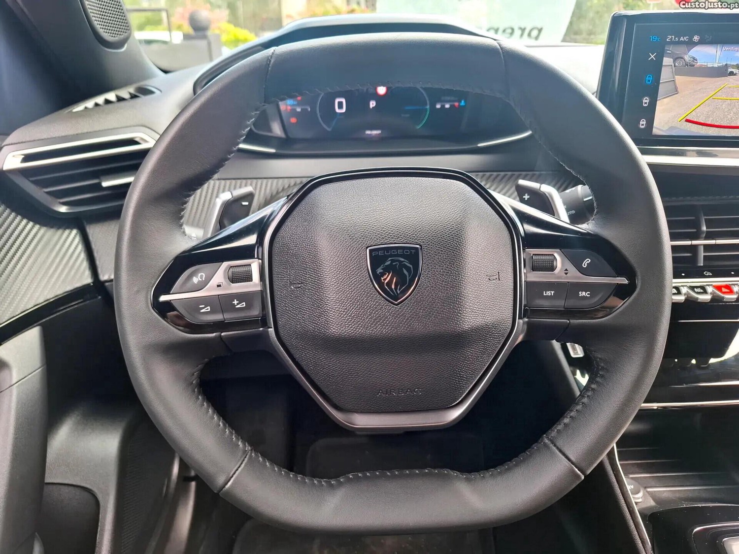 Peugeot 2008 1.2 Hybrid Allure e-DCS6 — fotografia 6