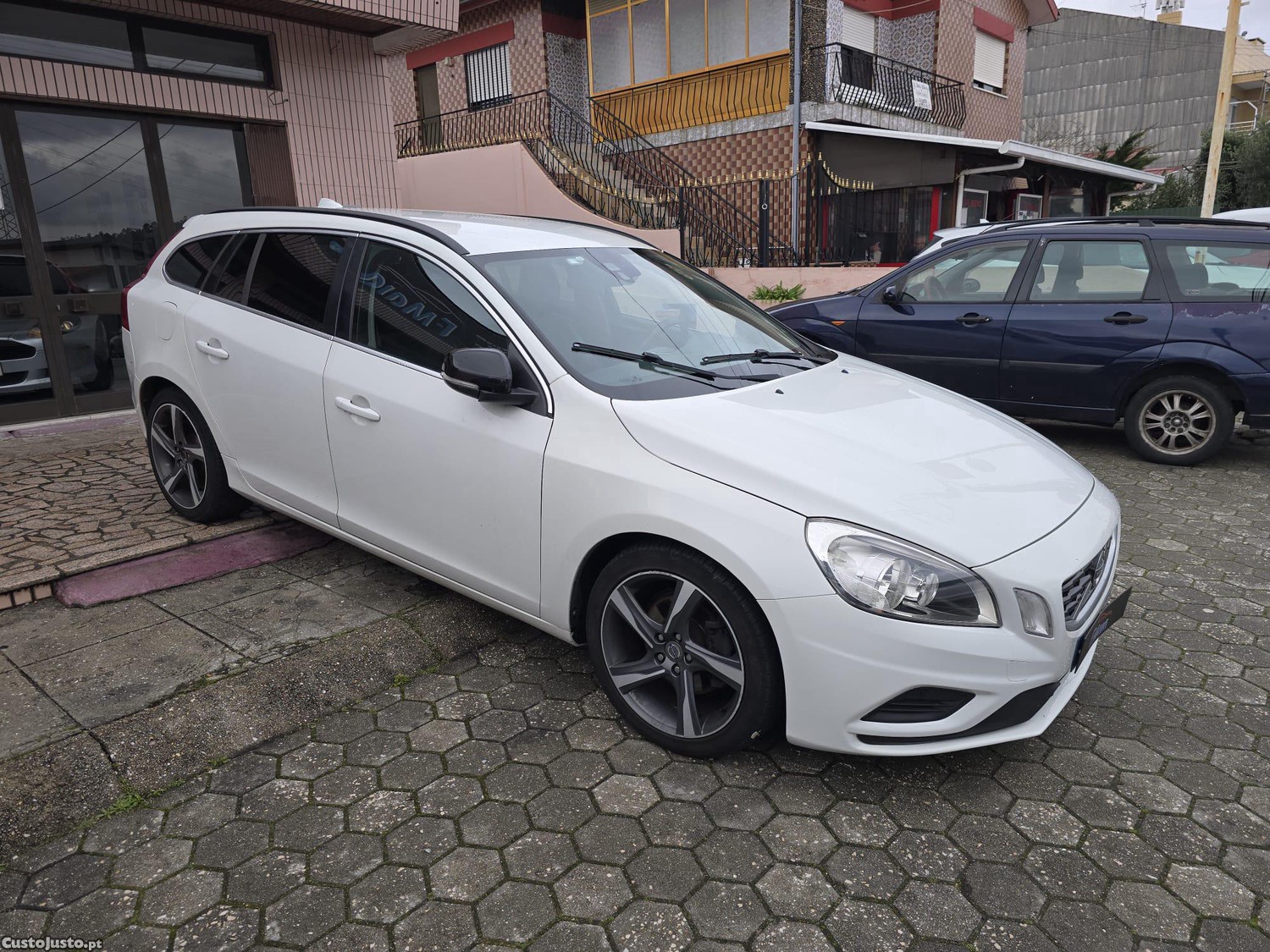 Volvo V60 R Design — photo 4