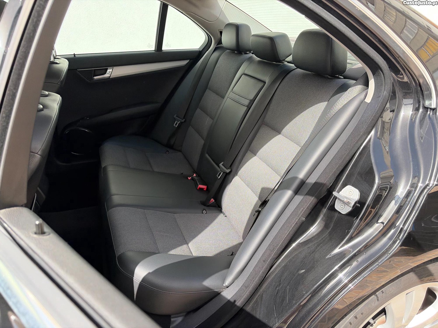 Mercedes-Benz C 200 CDI BLUEEFFECIENCY AVANTGARDE NACIONAL 136 CV 130,000 KMS — fotografia 7