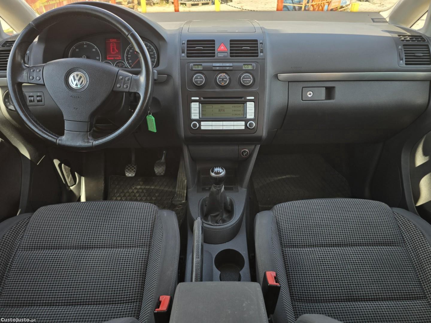 Volkswagen Touran 2.0 TDI Blue.Highline 7L — fotografia 5