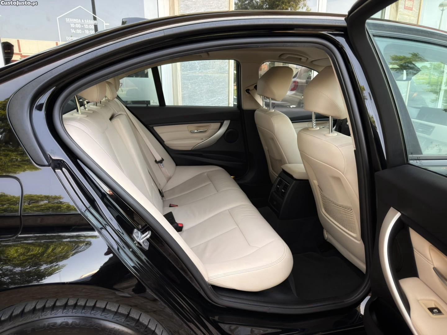 BMW 330 e iPerformance Advantage — fotografia 21