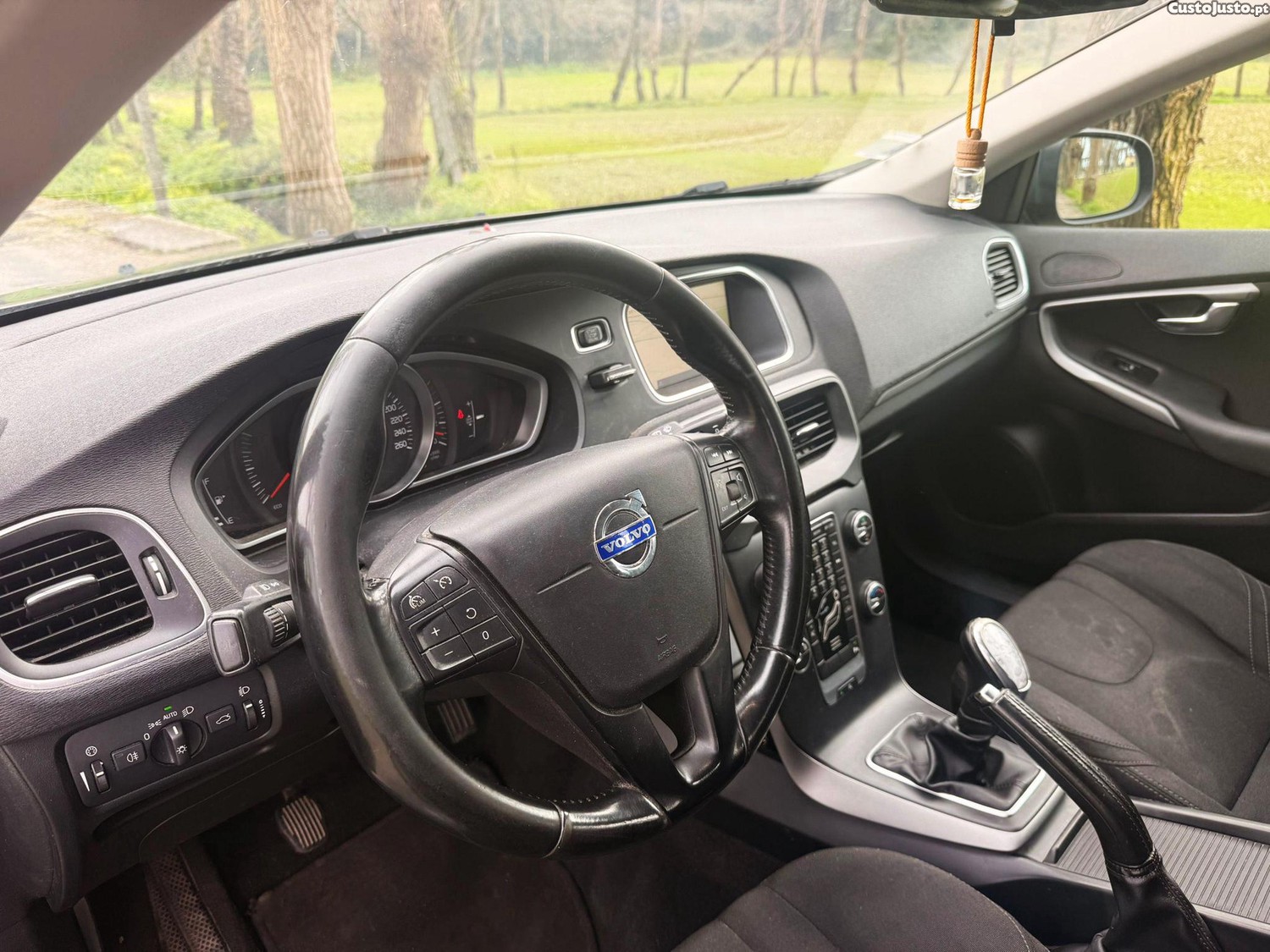 Volvo V40 1.6 D2 Momentum — fotografia 5