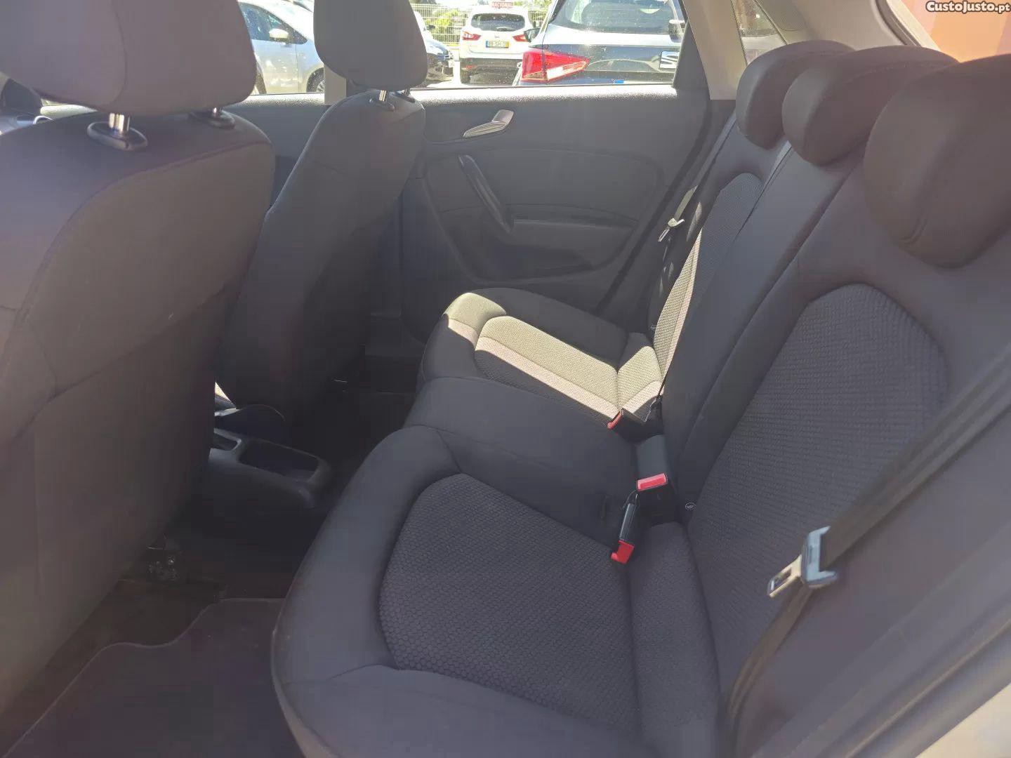 Audi 80 1.2 tfsi attraction — fotografia 2