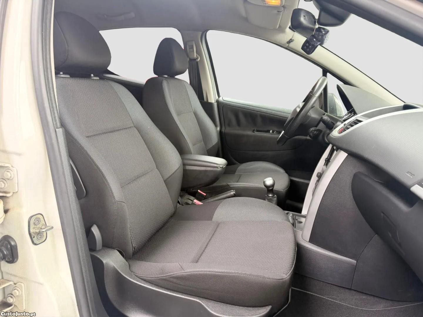 Peugeot 207 1.4 HDi Sport — fotografia 2