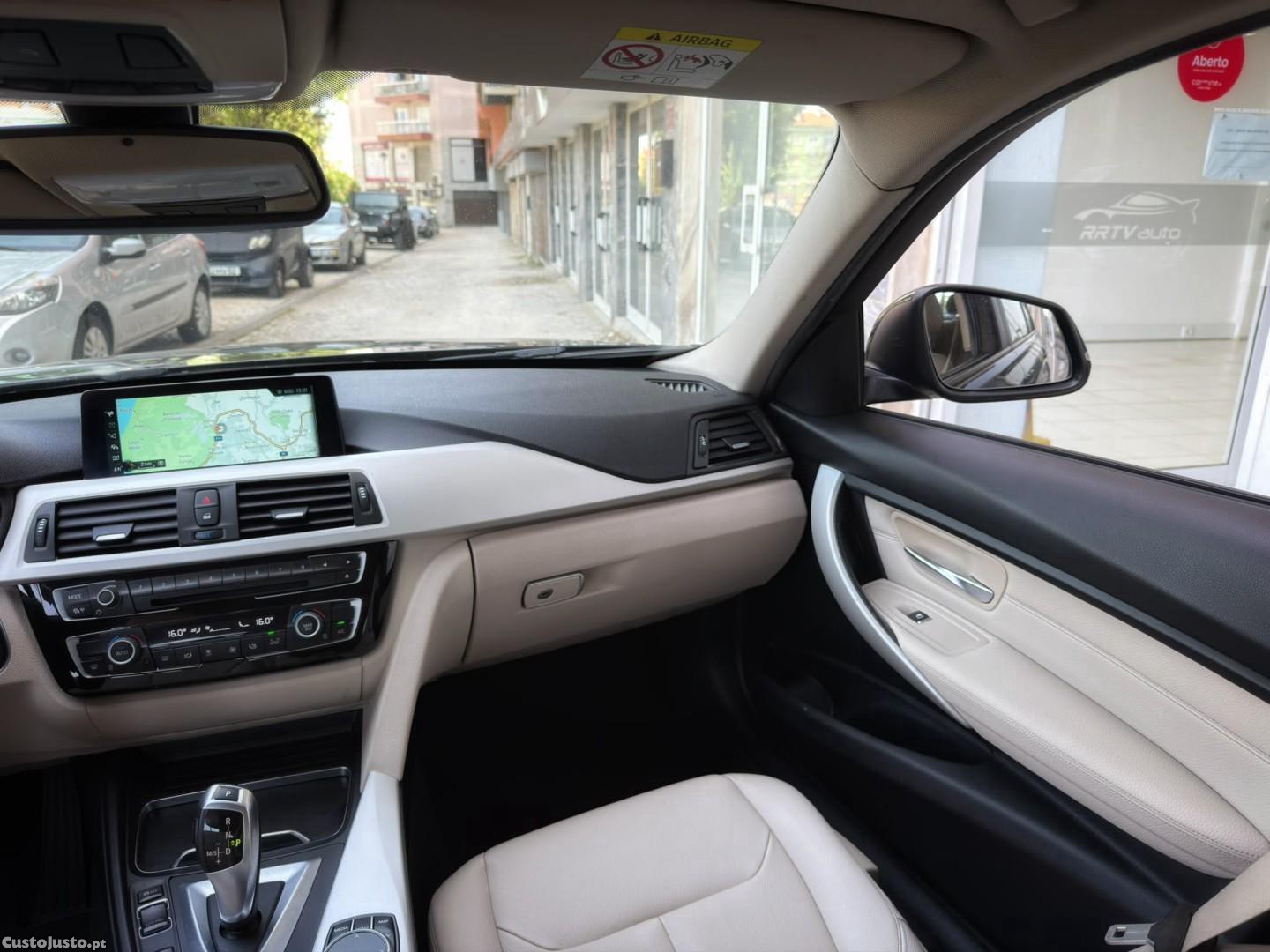 BMW 330 e iPerformance Advantage — fotografia 5