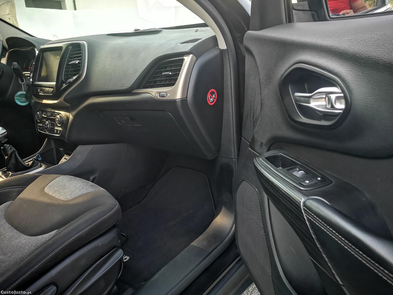 Jeep Cherokee 2.0 MJD LONGITUDE - NACIONAL - C/ GARANTIA - "C/ Gancho de Reboque" — fotografia 8