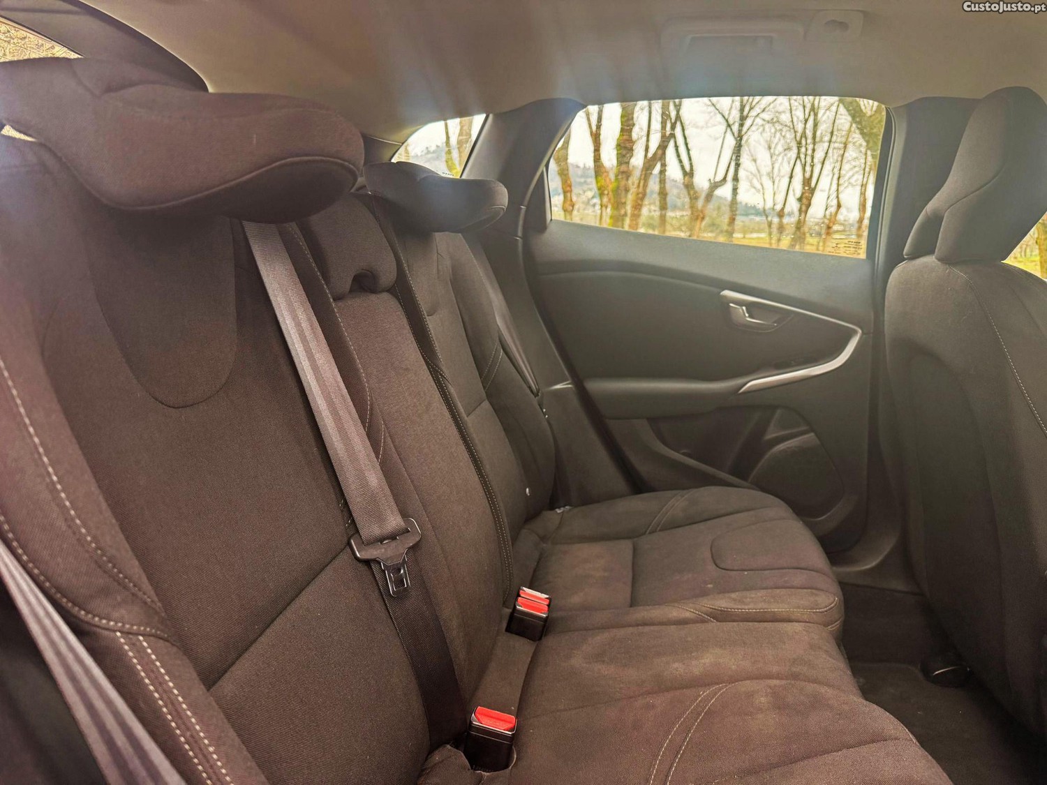 Volvo V40 1.6 D2 Momentum — fotografia 3
