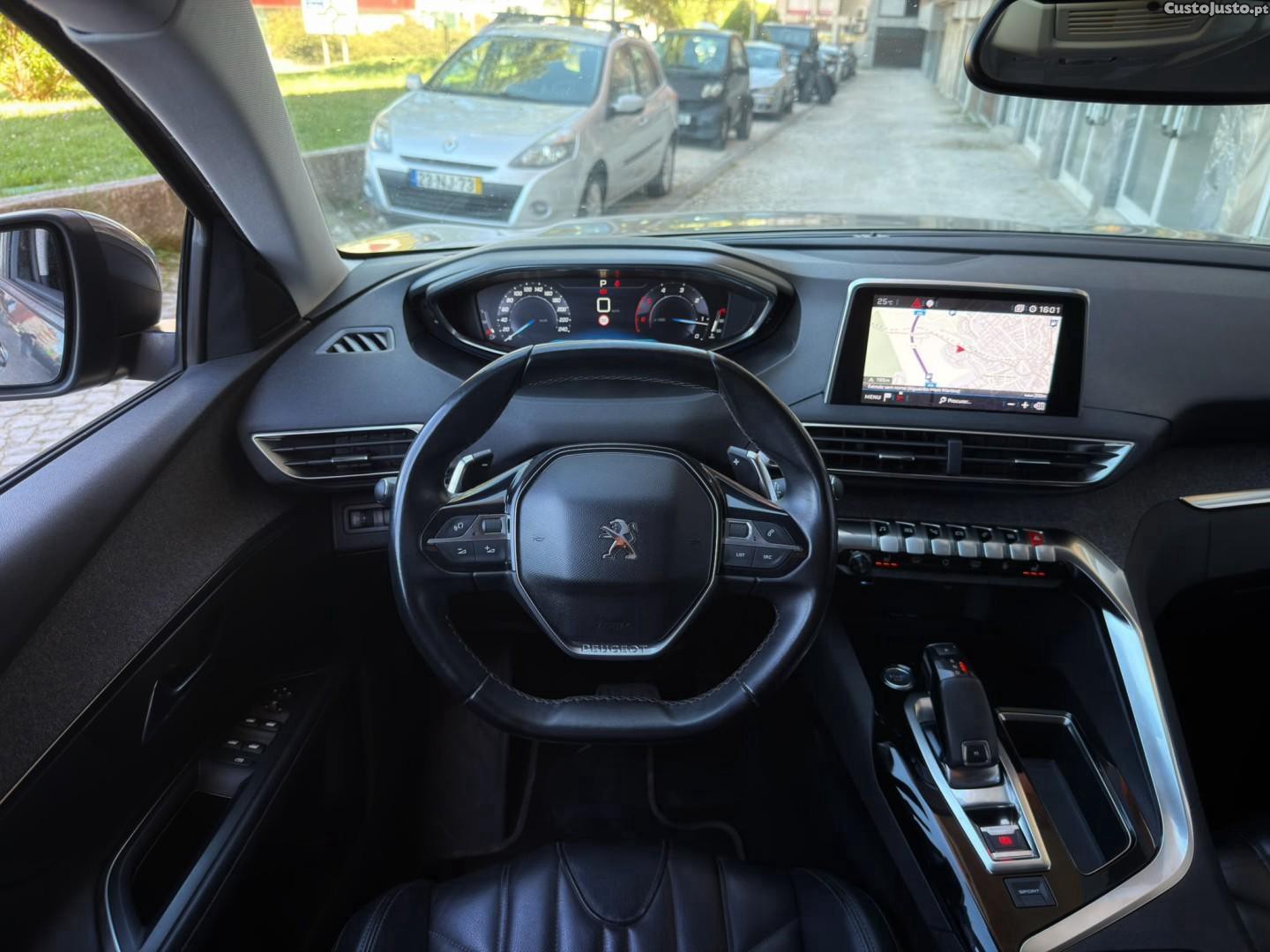 Peugeot 5008 1.5 BlueHDi Allure Pack EAT8 — fotografia 12