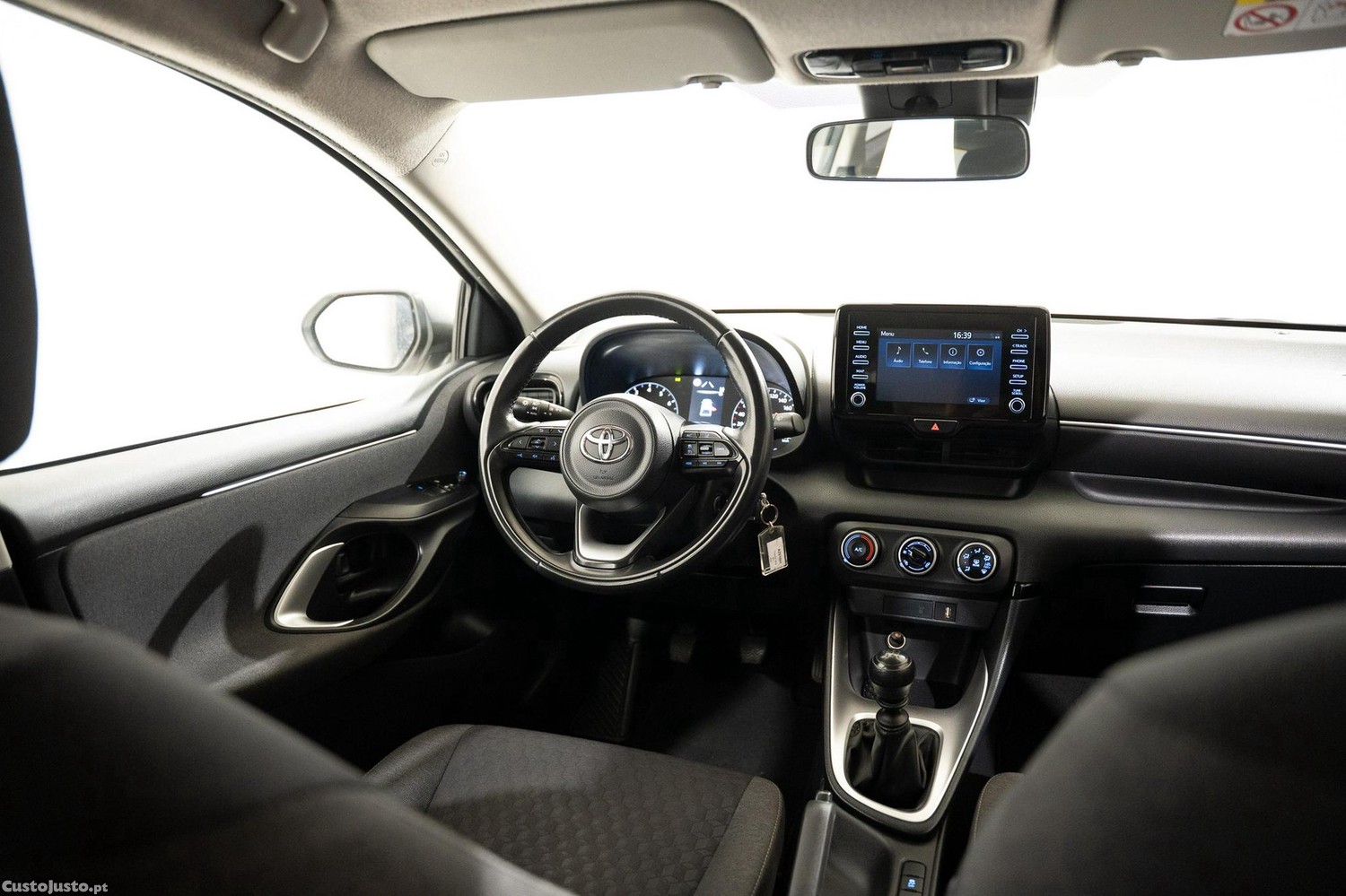 Toyota Yaris 1.5 VVT-i Comfort — fotografia 16