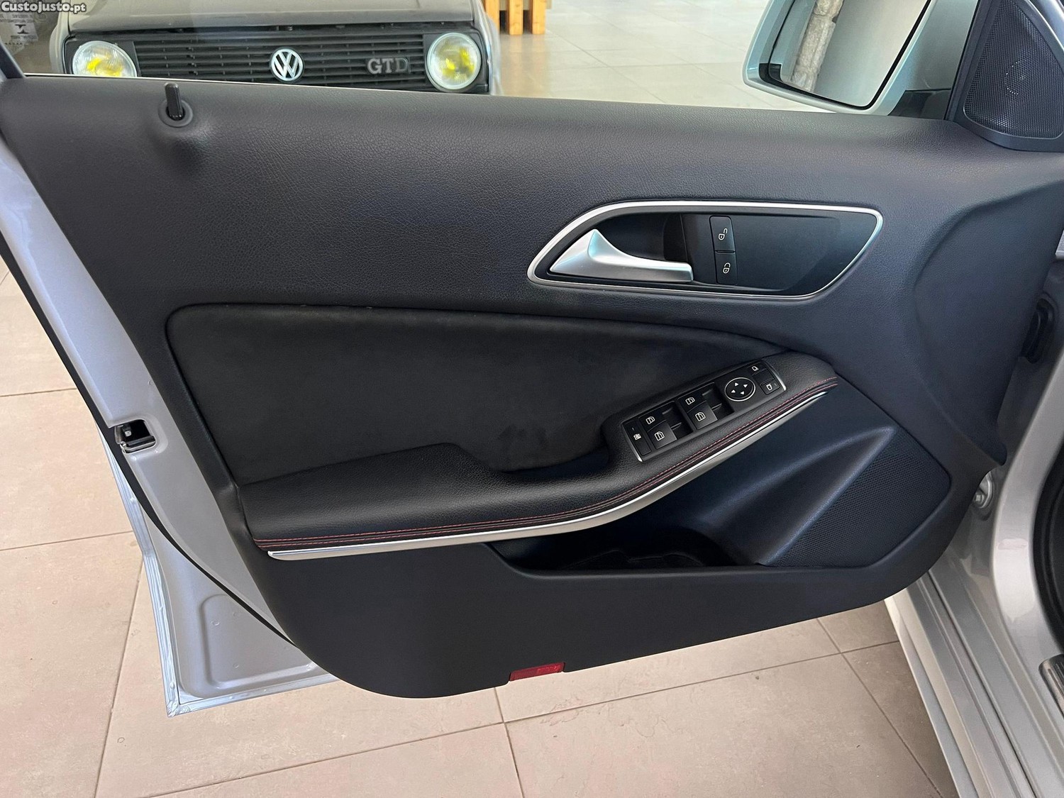 Mercedes-Benz A 180 CDi BlueEfficiency Edition AMG Line — fotografia 13