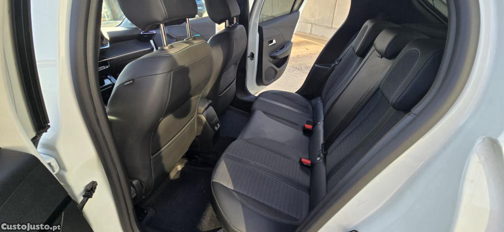 Peugeot e-208 50 kWh Allure Pack N — fotografia 4