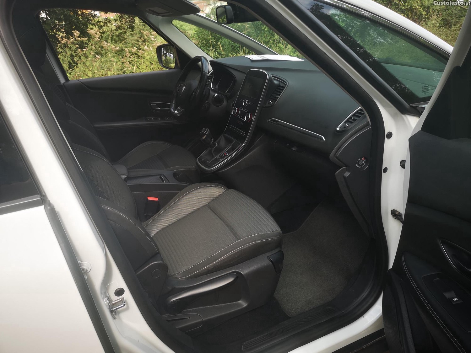 Renault Grand Scénic 1.6 DCI 130cv Intens - 7 lugares - Teto Panorâmico - C/ Garantia — fotografia 15