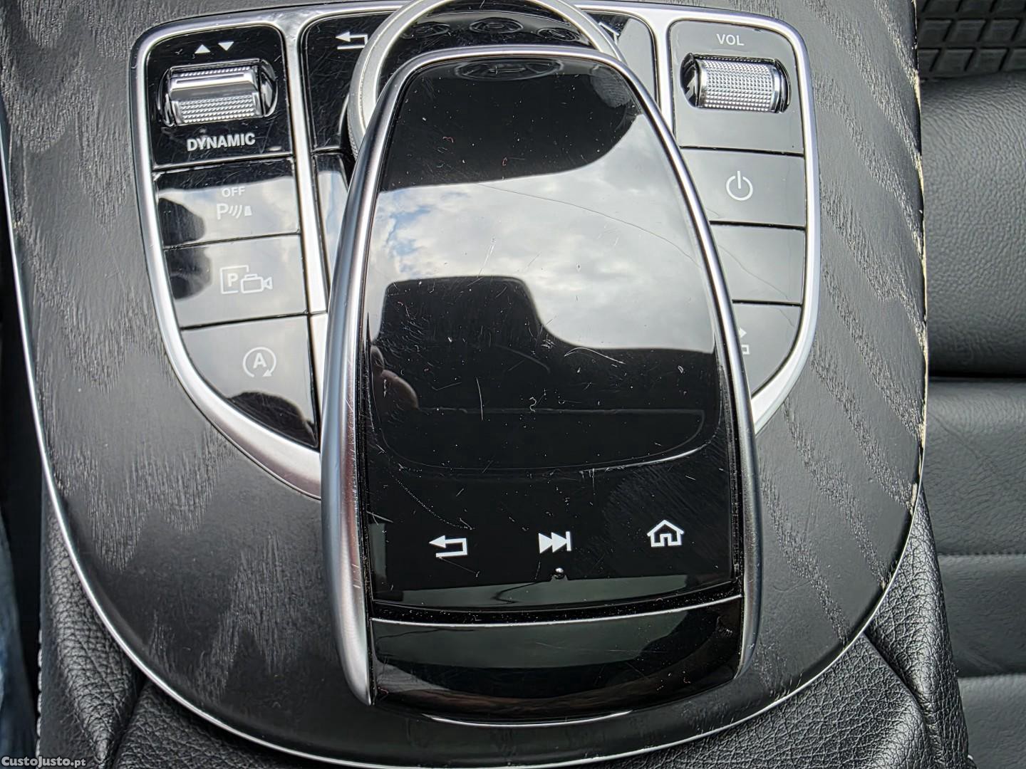 Mercedes-Benz E 220 d AMG Line Aut. — fotografia 24