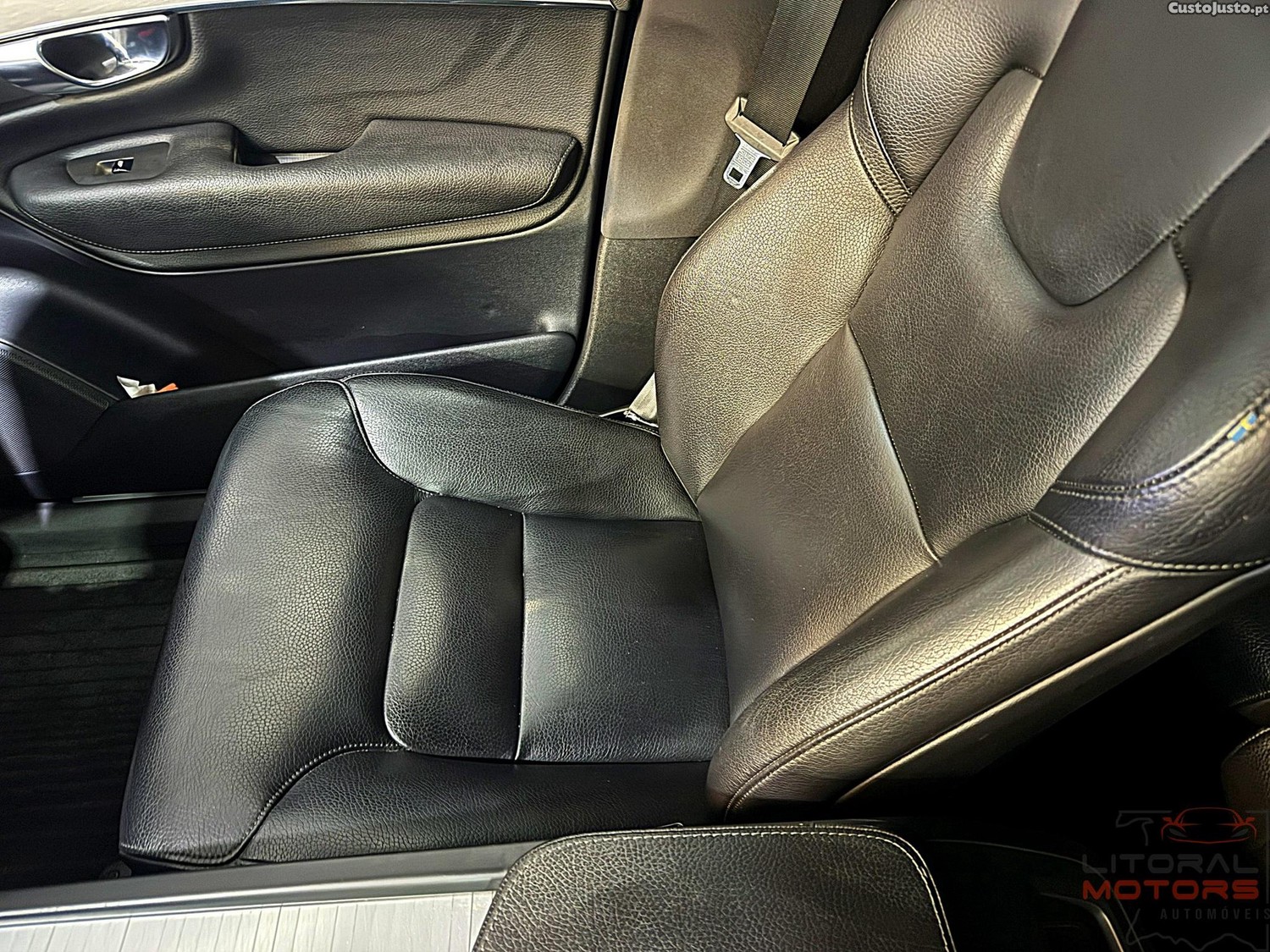 Volvo XC 90 2.0 D4 Momentum — fotografia 4