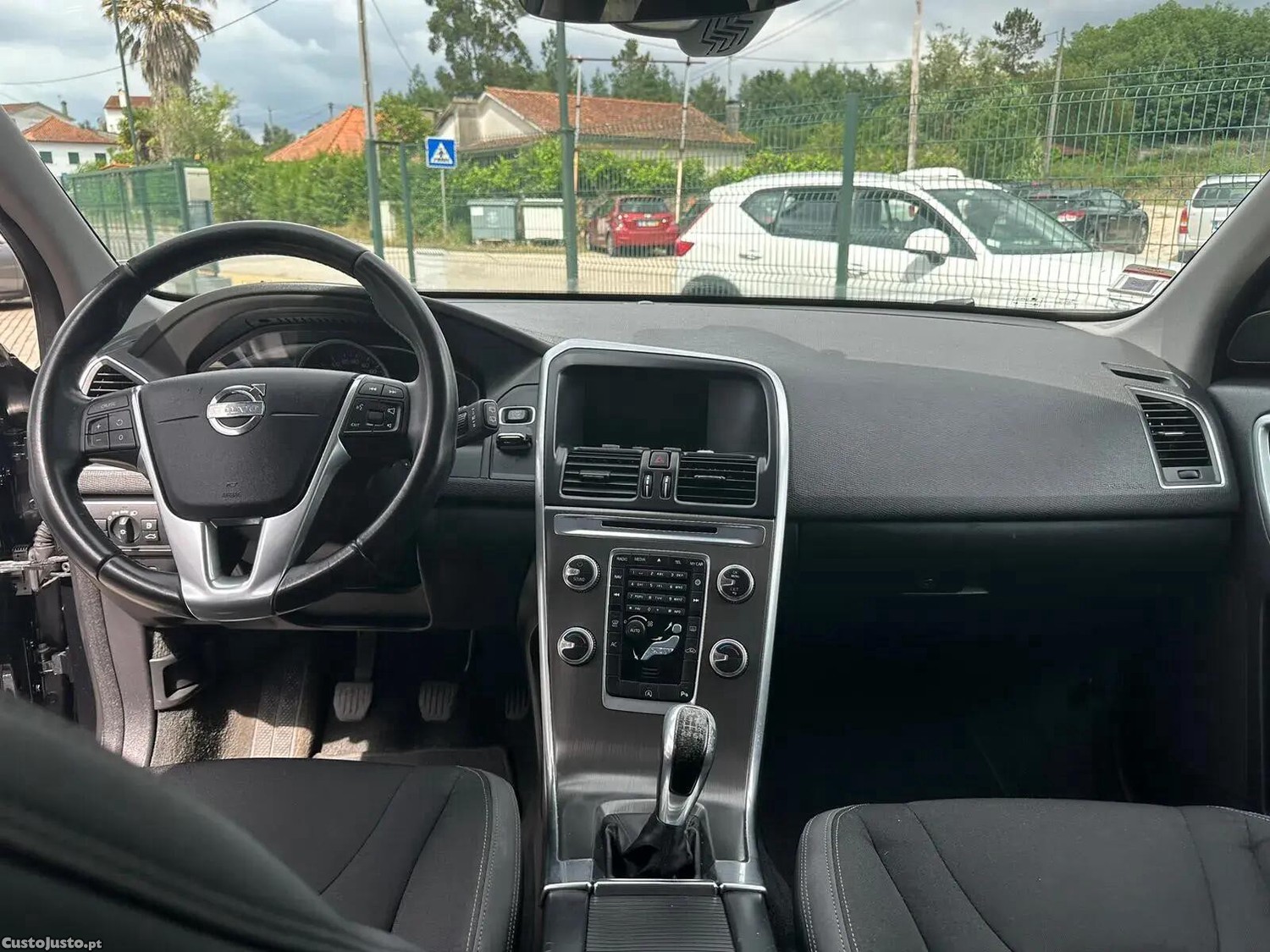 Volvo XC 60 2.0 D4 Momentum — fotografia 13
