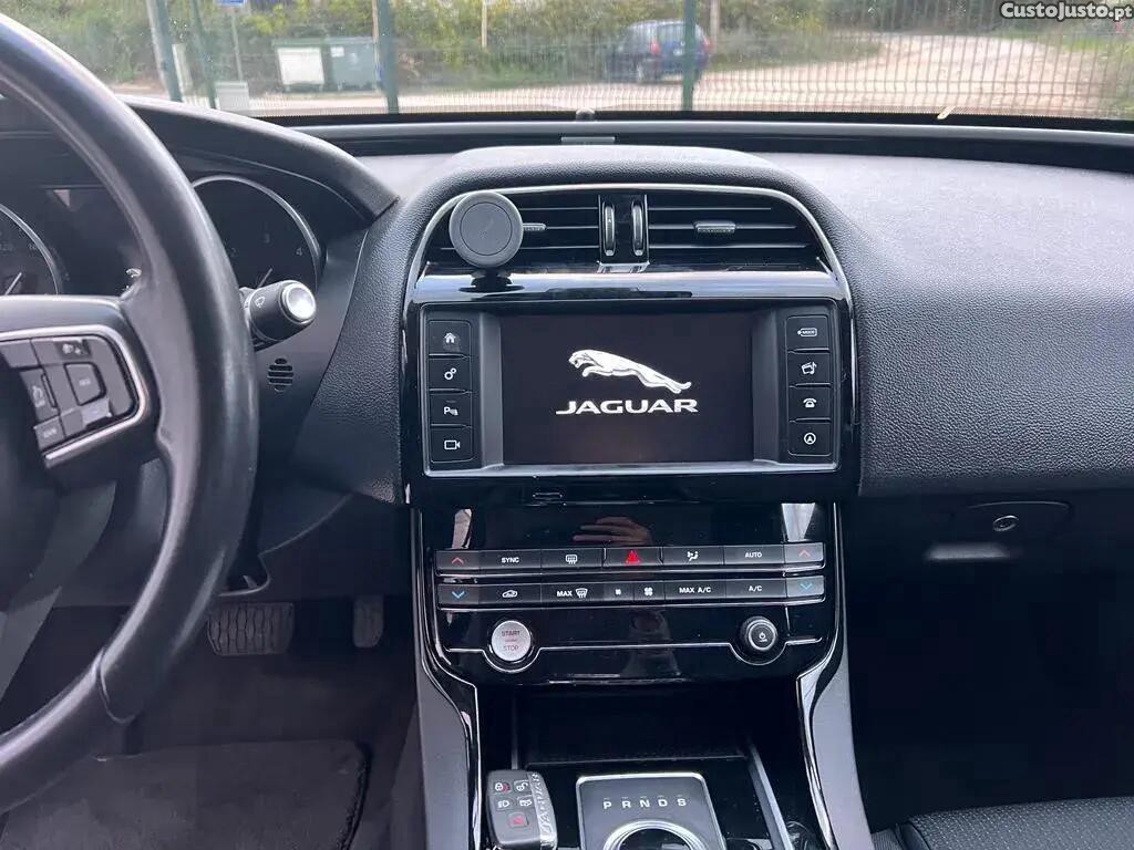Jaguar XE 2.0 D Prestige — fotografia 16