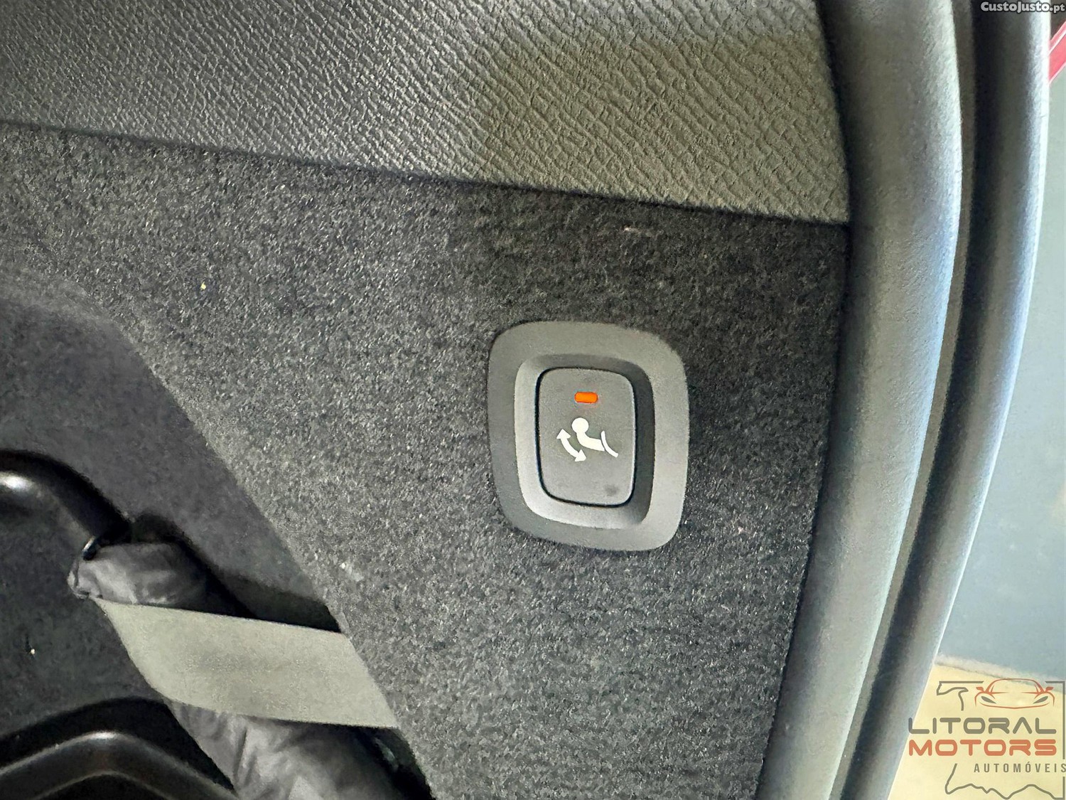 Volvo XC 90 2.0 D4 Momentum — fotografia 14