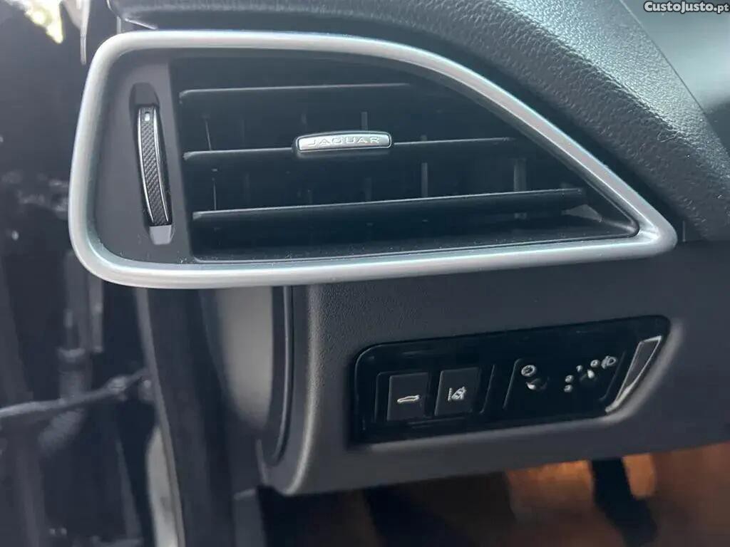 Jaguar XE 2.0 D Prestige — fotografia 5