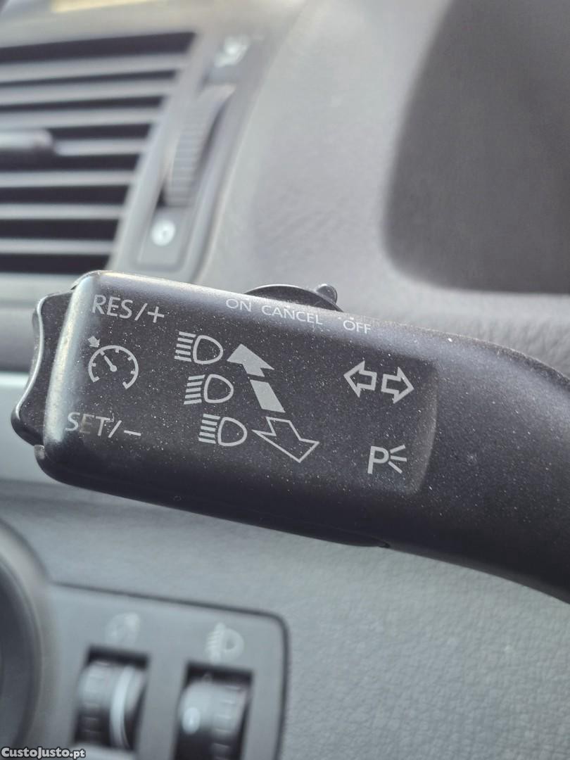 Volkswagen Touran 2.0 TDI Blue.Highline 7L — fotografia 4
