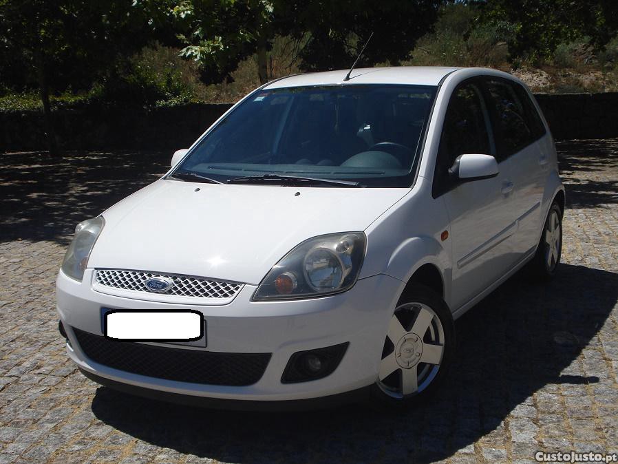 Ford Fiesta 1.4 TDCi — fotografia 11