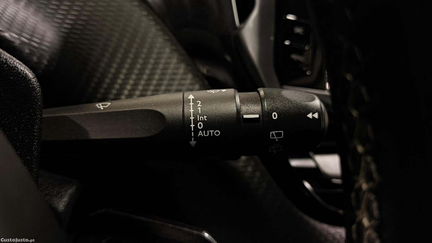 Peugeot 208 1.5 BlueHDi Allure — fotografia 8
